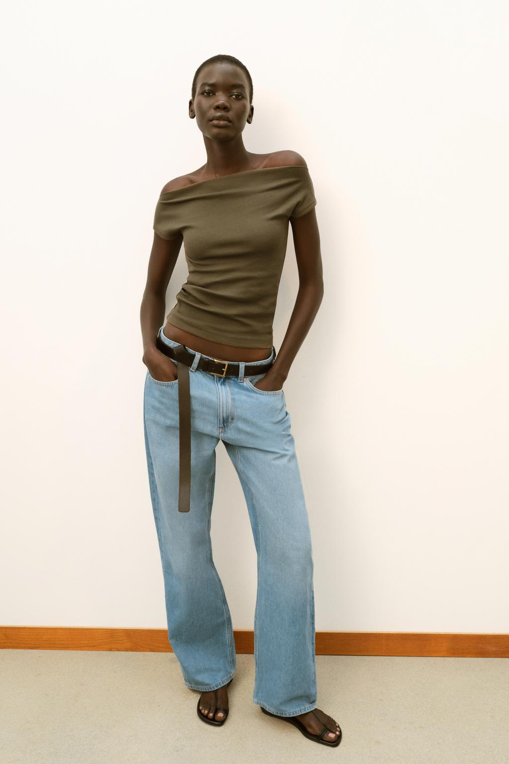 ФУТБОЛКА С ВЫРЕЗОМ ЛОДОЧКОЙ