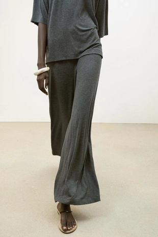 Струящиеся брюки-палаццо