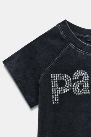 Футболка из ткани с эффектом потертости и заклепками