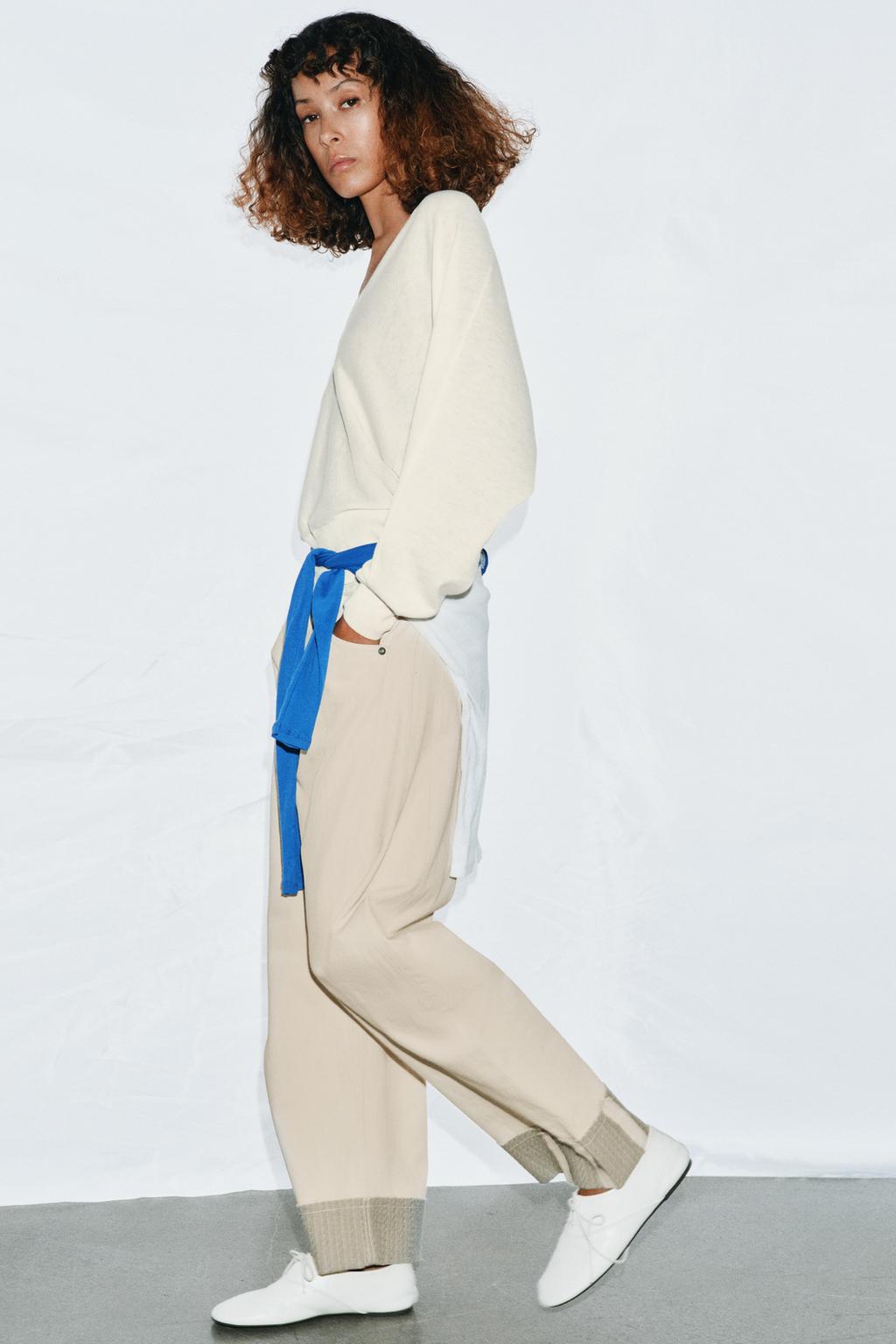 ВЯЗАНЫЙ ДЖЕРСИ С V-ОБРАЗНЫМ ВЫРЕЗОМ