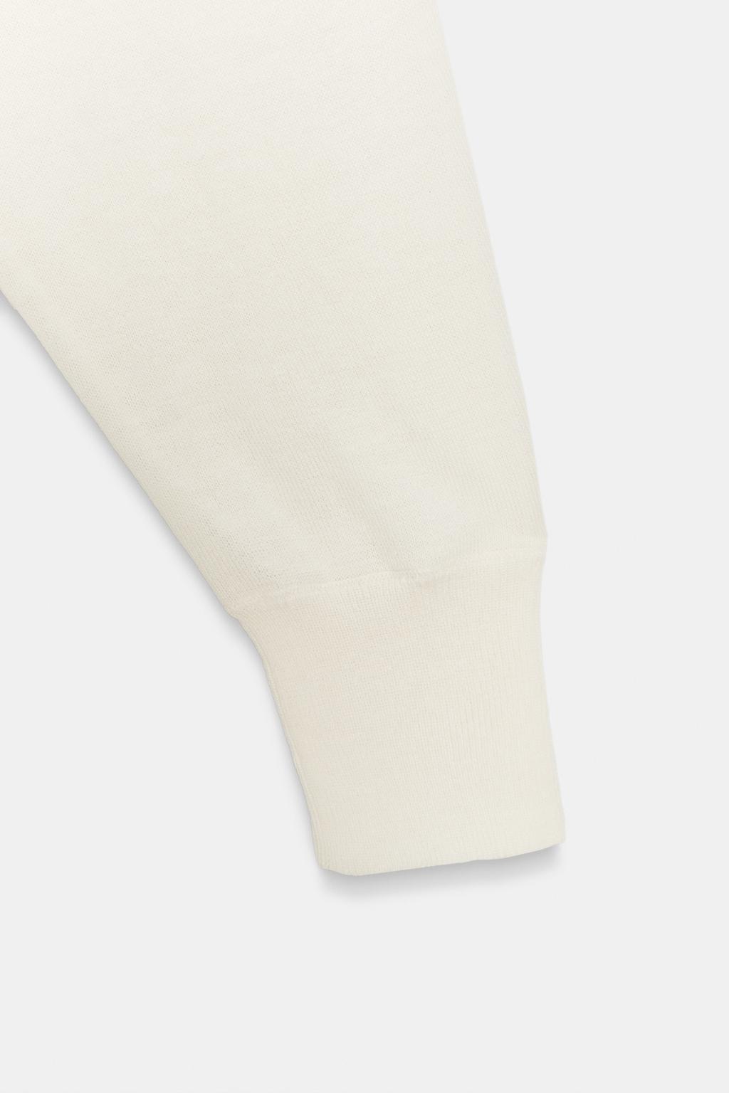 ВЯЗАНЫЙ ДЖЕРСИ С V-ОБРАЗНЫМ ВЫРЕЗОМ