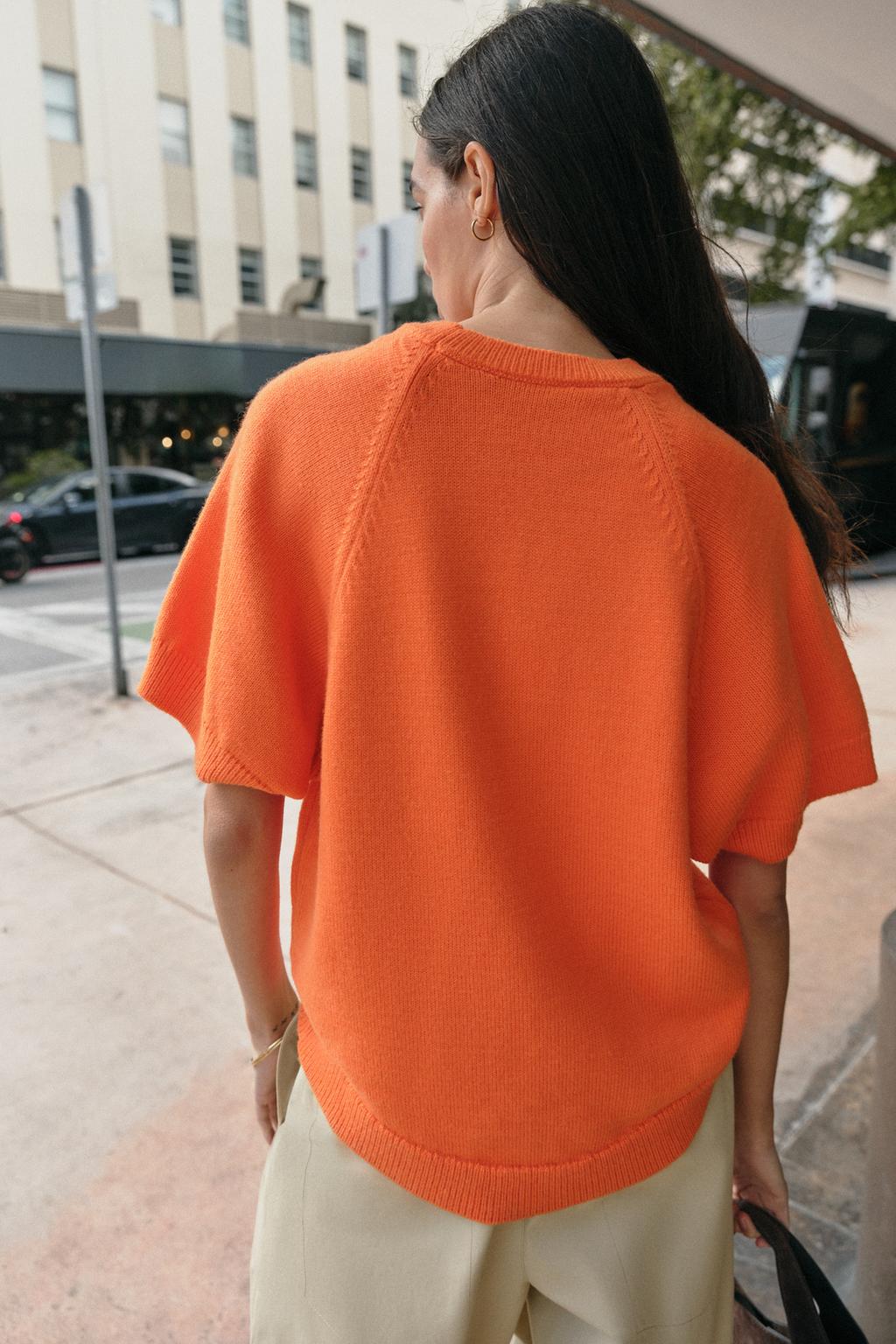 СВИТЕР ИЗ ТРИКОТАЖА С КОРОТКИМИ РУКАВАМИ