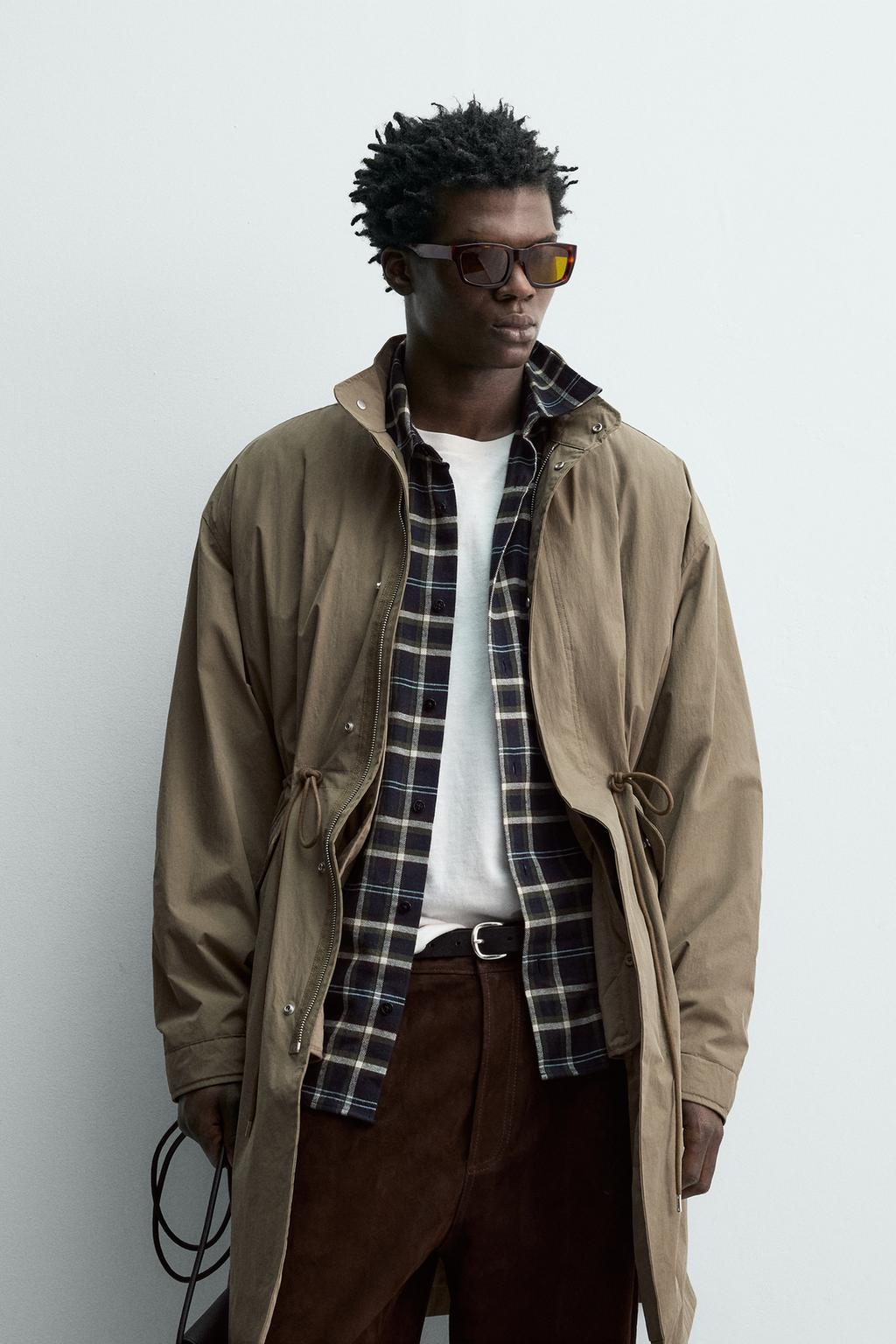 ПАРКА ИЗ ВЫСОКОТЕХНОЛОГИЧНОЙ ТКАНИ С ОТСТЕГИВАЮЩЕЙСЯ ЖИЛЕТКОЙ