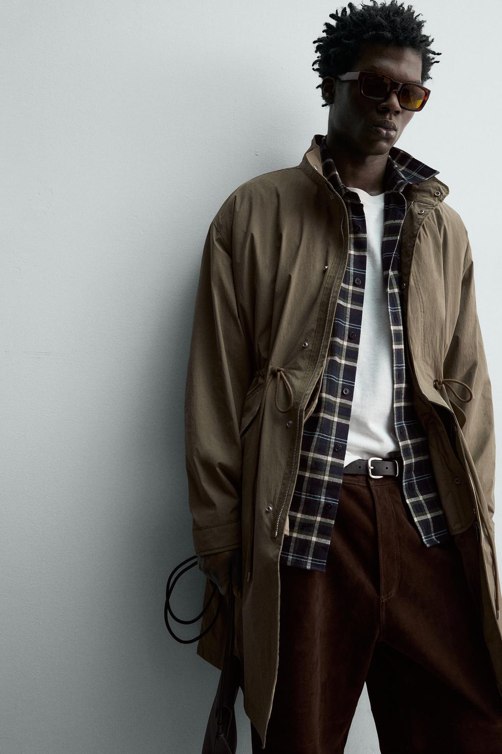 ПАРКА ИЗ ВЫСОКОТЕХНОЛОГИЧНОЙ ТКАНИ С ОТСТЕГИВАЮЩЕЙСЯ ЖИЛЕТКОЙ