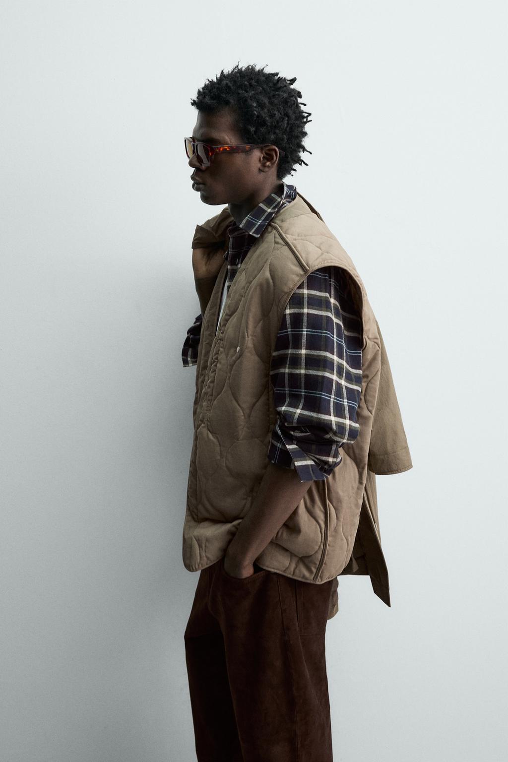 ПАРКА ИЗ ВЫСОКОТЕХНОЛОГИЧНОЙ ТКАНИ С ОТСТЕГИВАЮЩЕЙСЯ ЖИЛЕТКОЙ