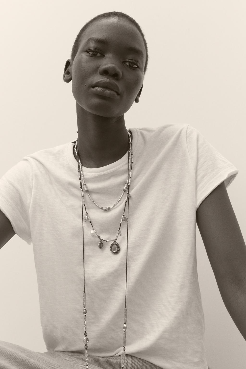 Набор из 3 шнурковых ожерелий с подвесками и драгоценными камнями