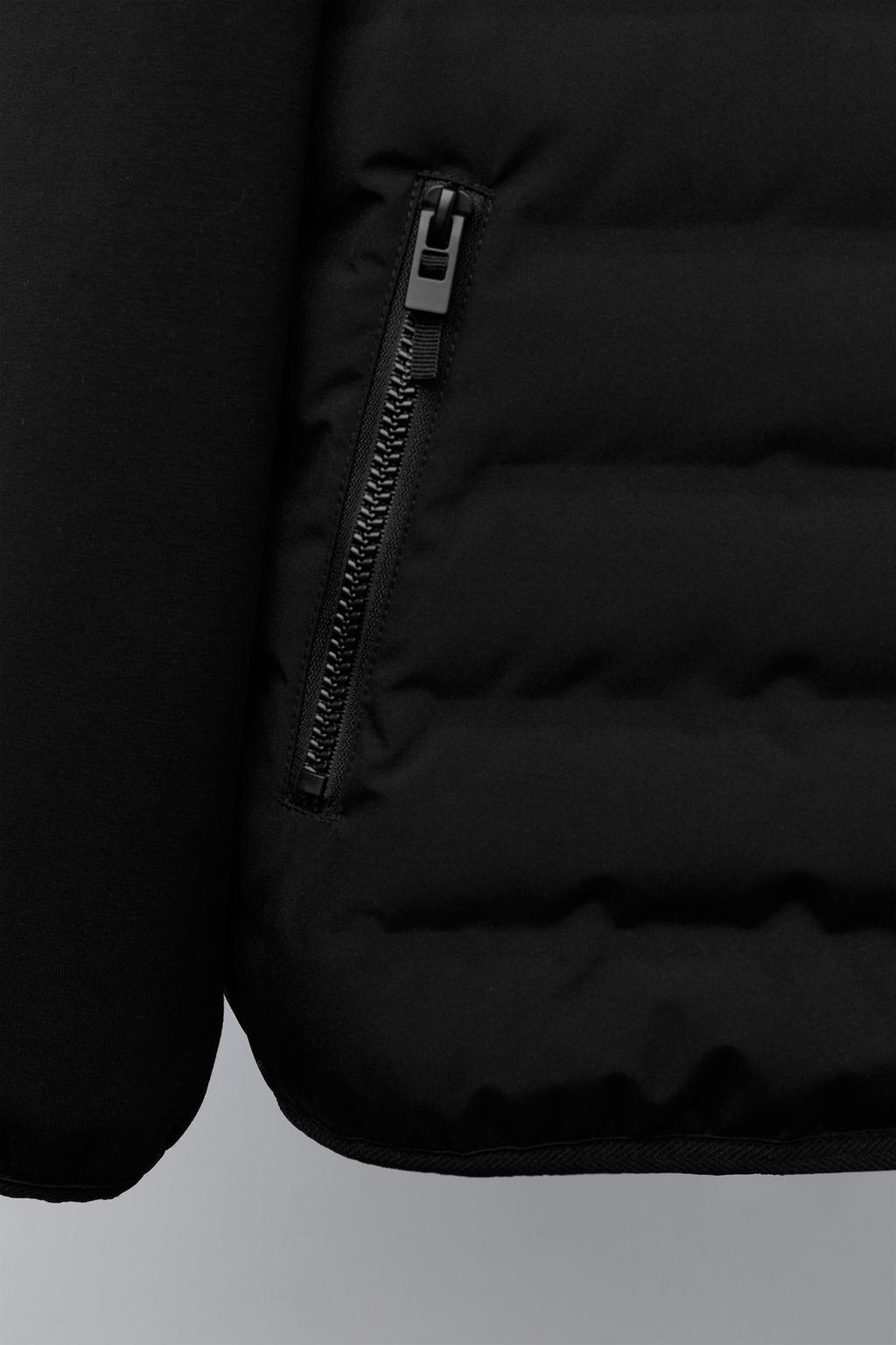 СТЕГАНАЯ КУРТКА С НЕОПРЕНОВЫМИ РУКАВАМИ