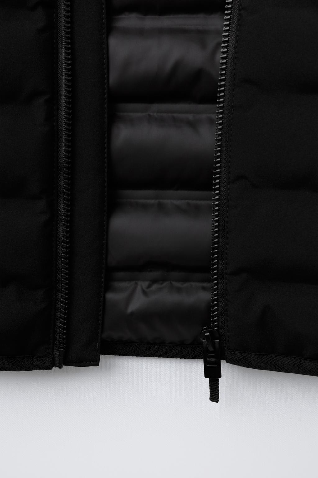 СТЕГАНАЯ КУРТКА С НЕОПРЕНОВЫМИ РУКАВАМИ