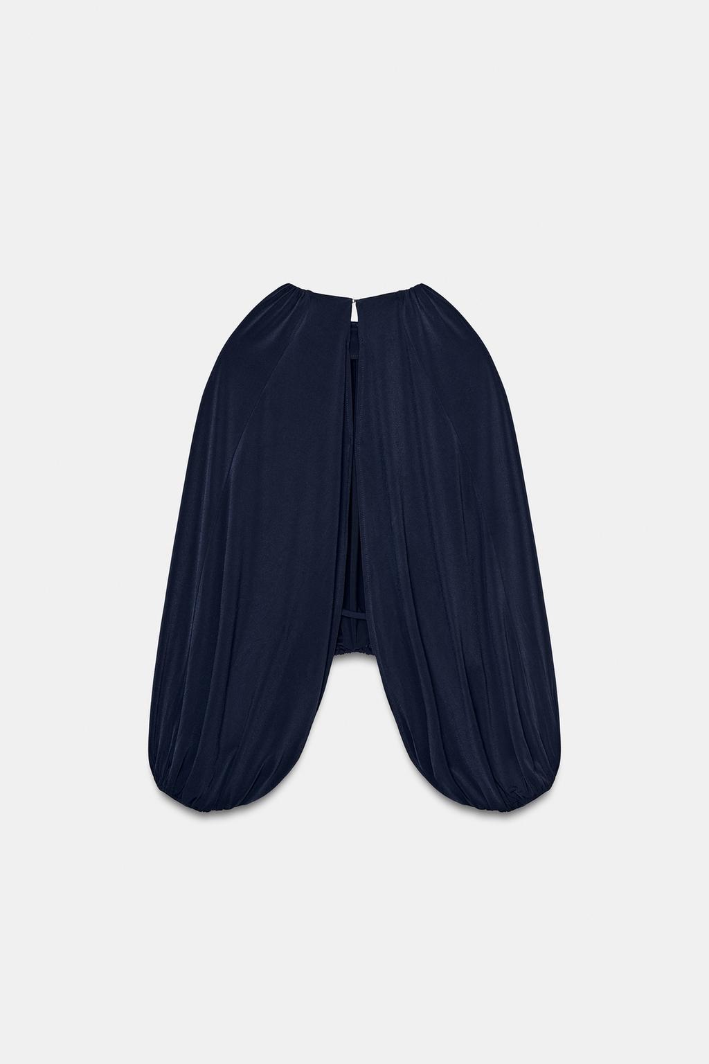 ТОП С ОБЪЕМНЫМИ РУКАВАМИ И РАЗРЕЗАМИ