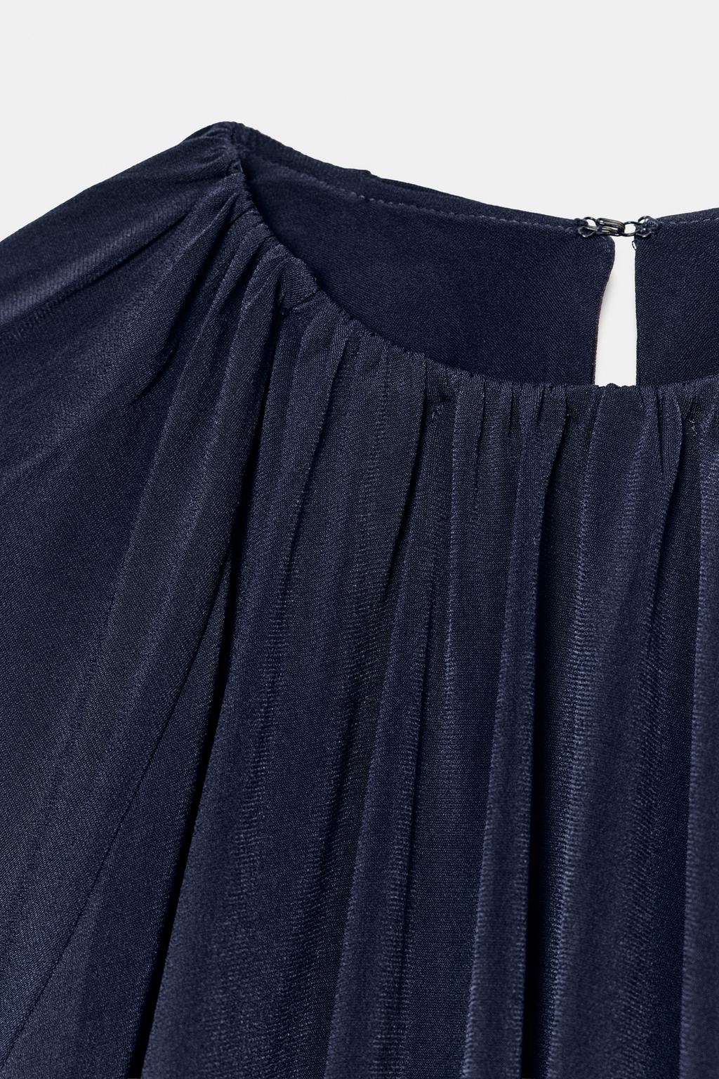 ТОП С ОБЪЕМНЫМИ РУКАВАМИ И РАЗРЕЗАМИ