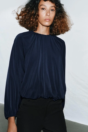 Топ с объемными рукавами и разрезами- Заказать в России