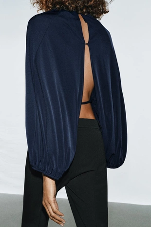 Топ с объемными рукавами и разрезами- Заказать в России