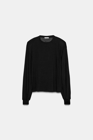 Футболка свободного кроя с подплечниками- Заказать в России