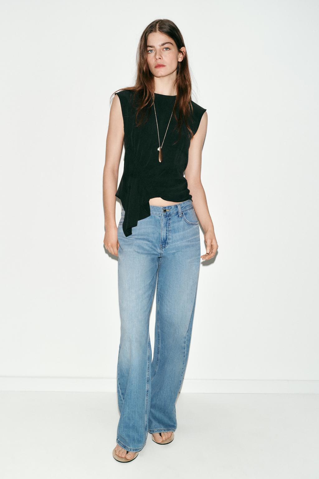 ТОП БЕЗ РУКАВОВ СО СБОРКАМИ