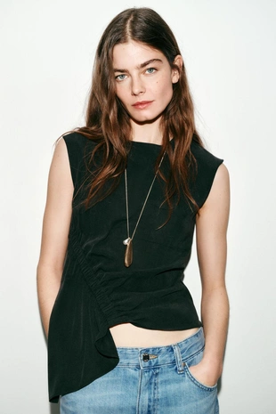 Топ без рукавов со сборками- Заказать в России
