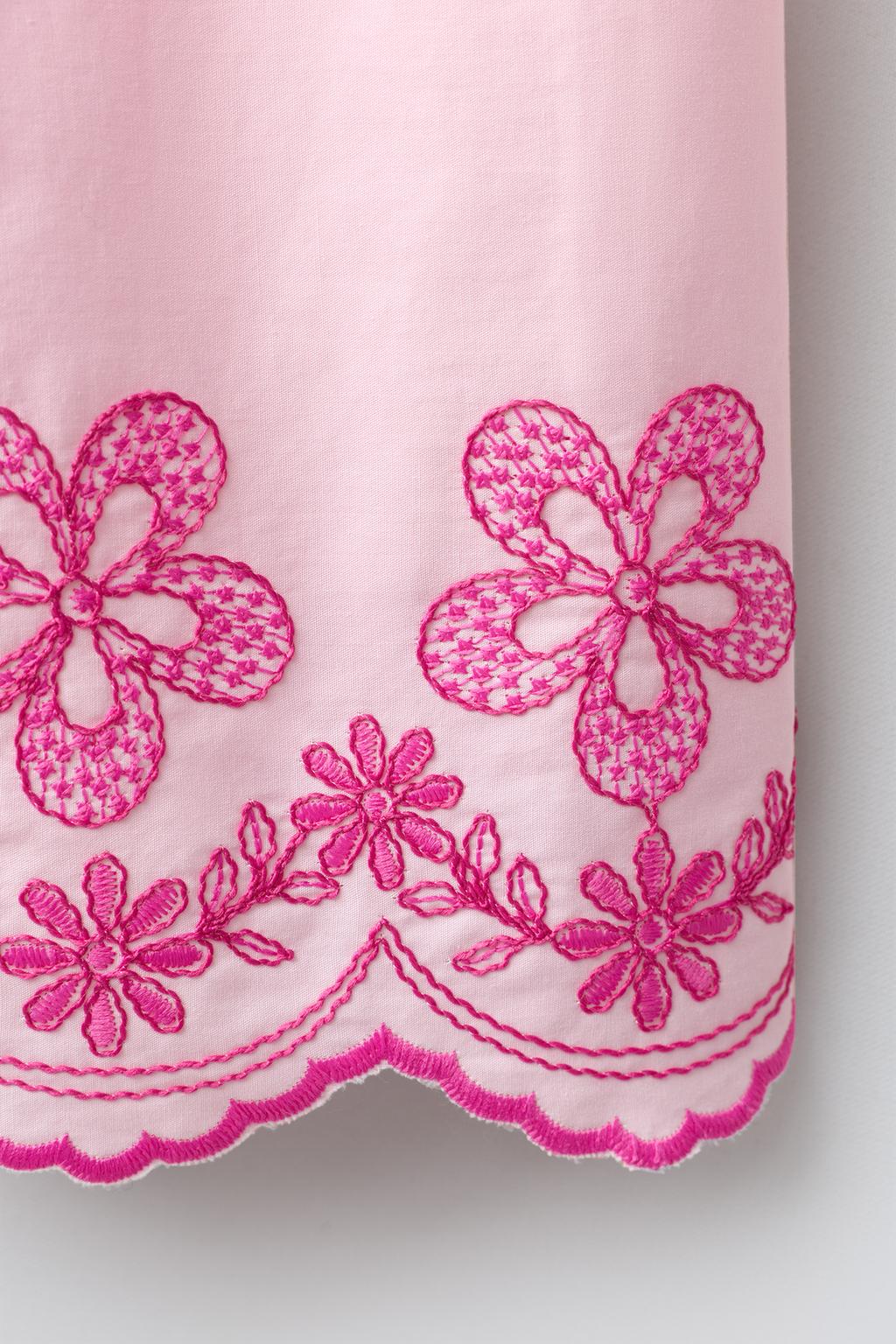 БРЮКИ-КЮЛОТЫ С ВЫШИТЫМИ ЦВЕТАМИ