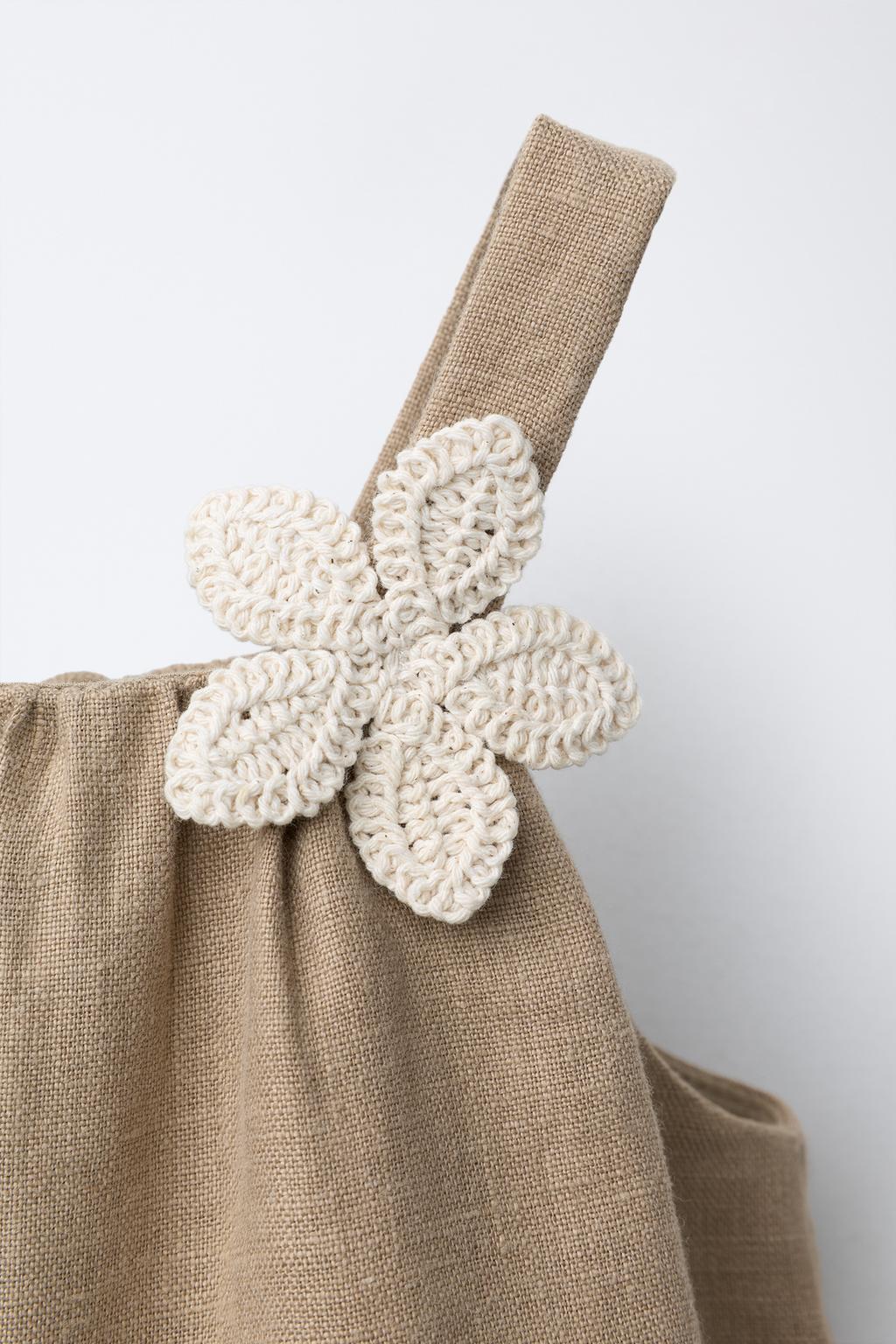 ЛЬНЯНОЙ КОМБИНЕЗОН С ЦВЕТОЧНЫМ КРУЖЕВОМ