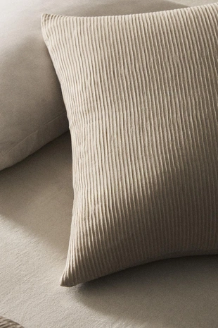 Чехол для подушки с текстильным наполнителем и сборкой- Заказать в России