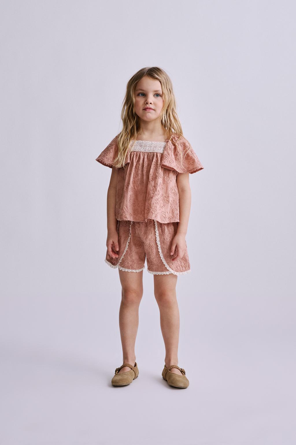 БЛУЗА С ВЫШИВКОЙ И КРУЖЕВОМ