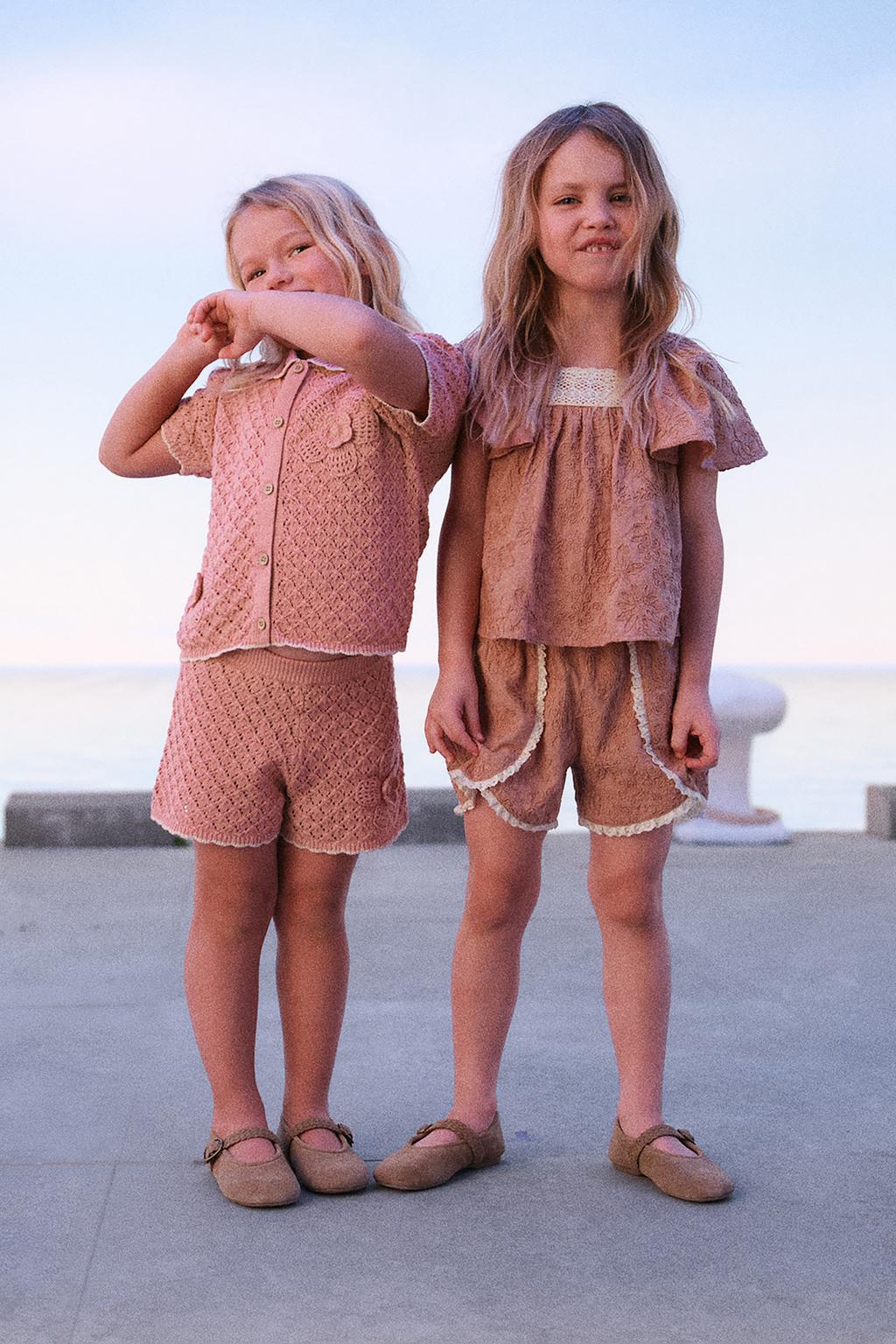 ТРИКОТАЖНЫЕ ШОРТЫ С ЦВЕТАМИ