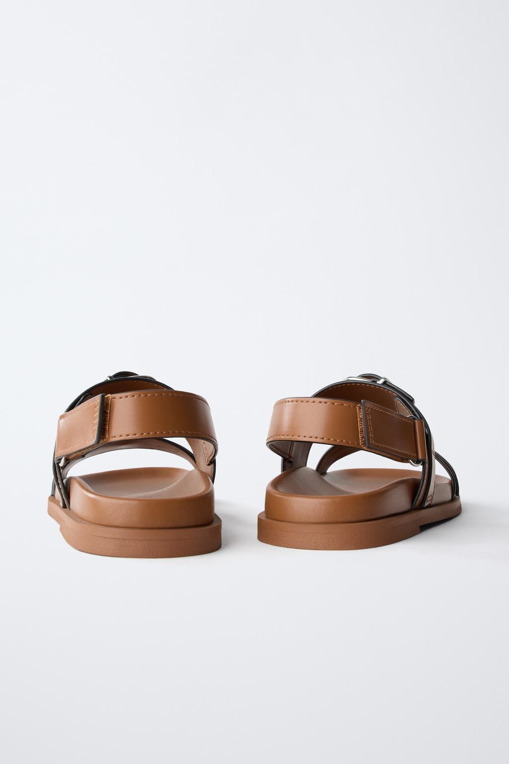 САНДАЛИИ С ПРЯЖКАМИ