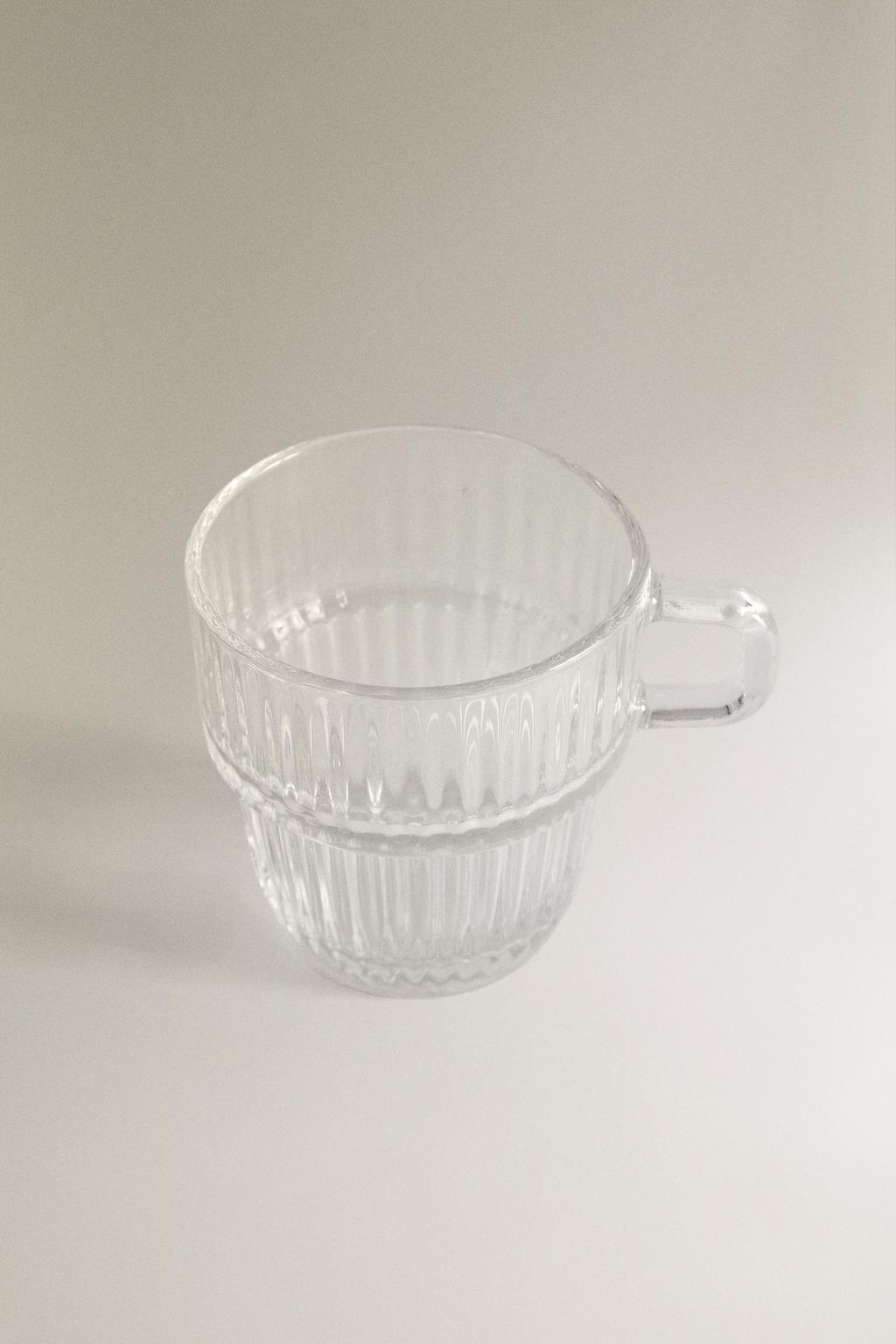 Стеклянная кружка с рельефным дизайном
