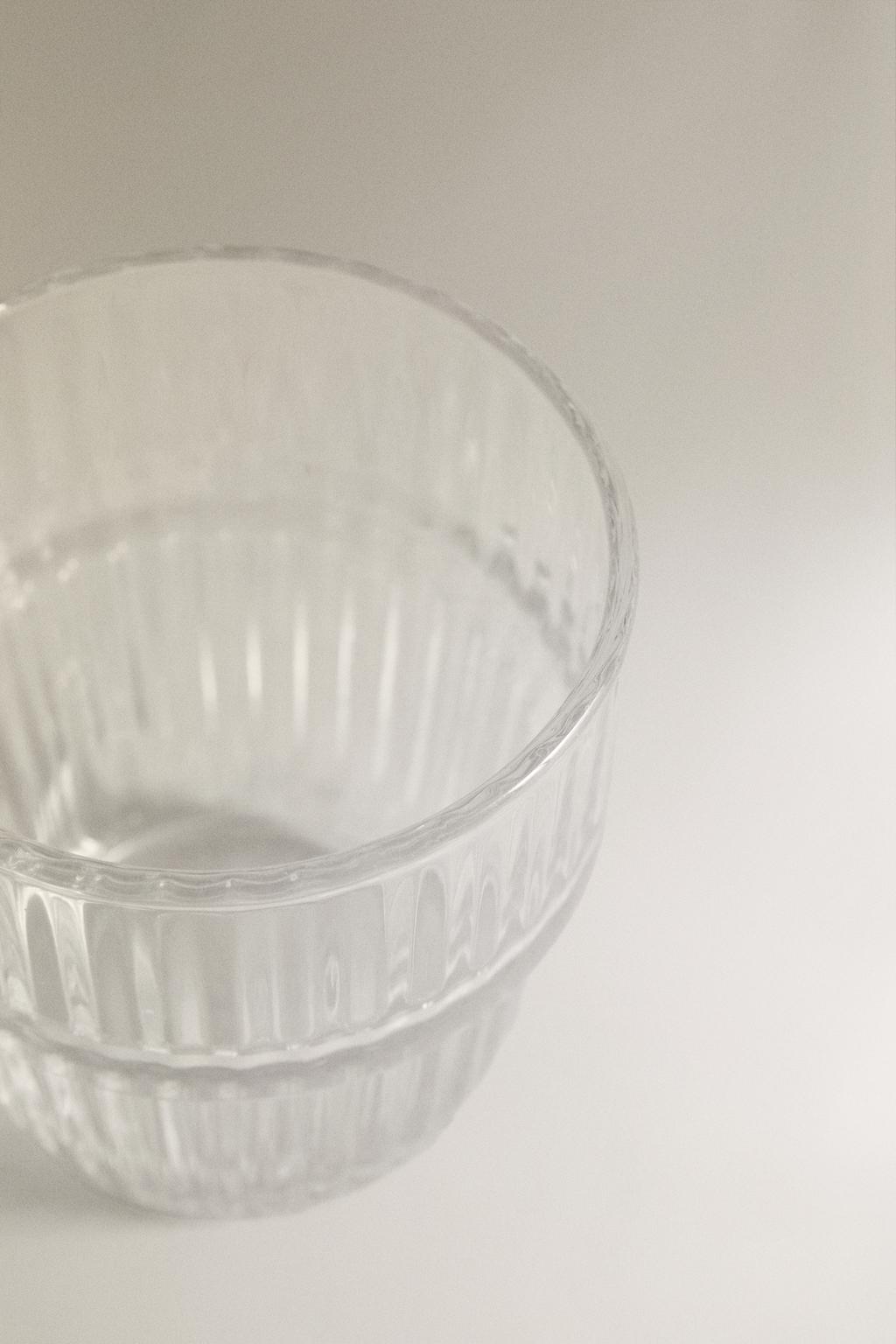 Стеклянная кружка с рельефным дизайном