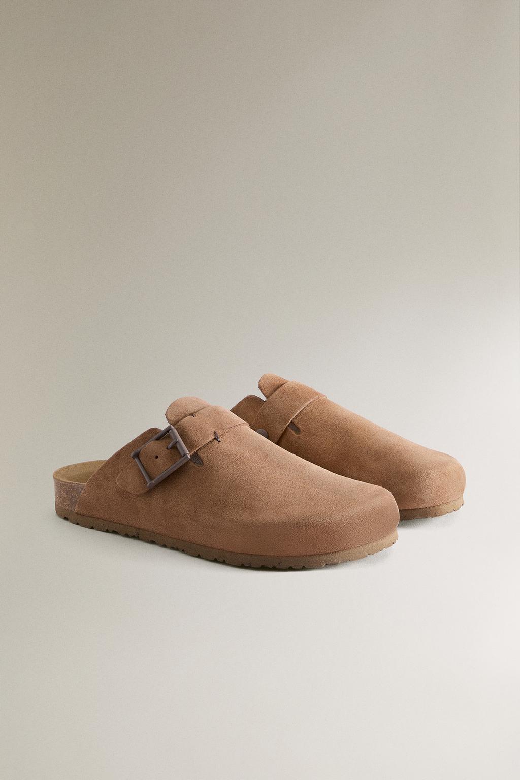 Клоги из кожи с пряжкой и деталями строчки