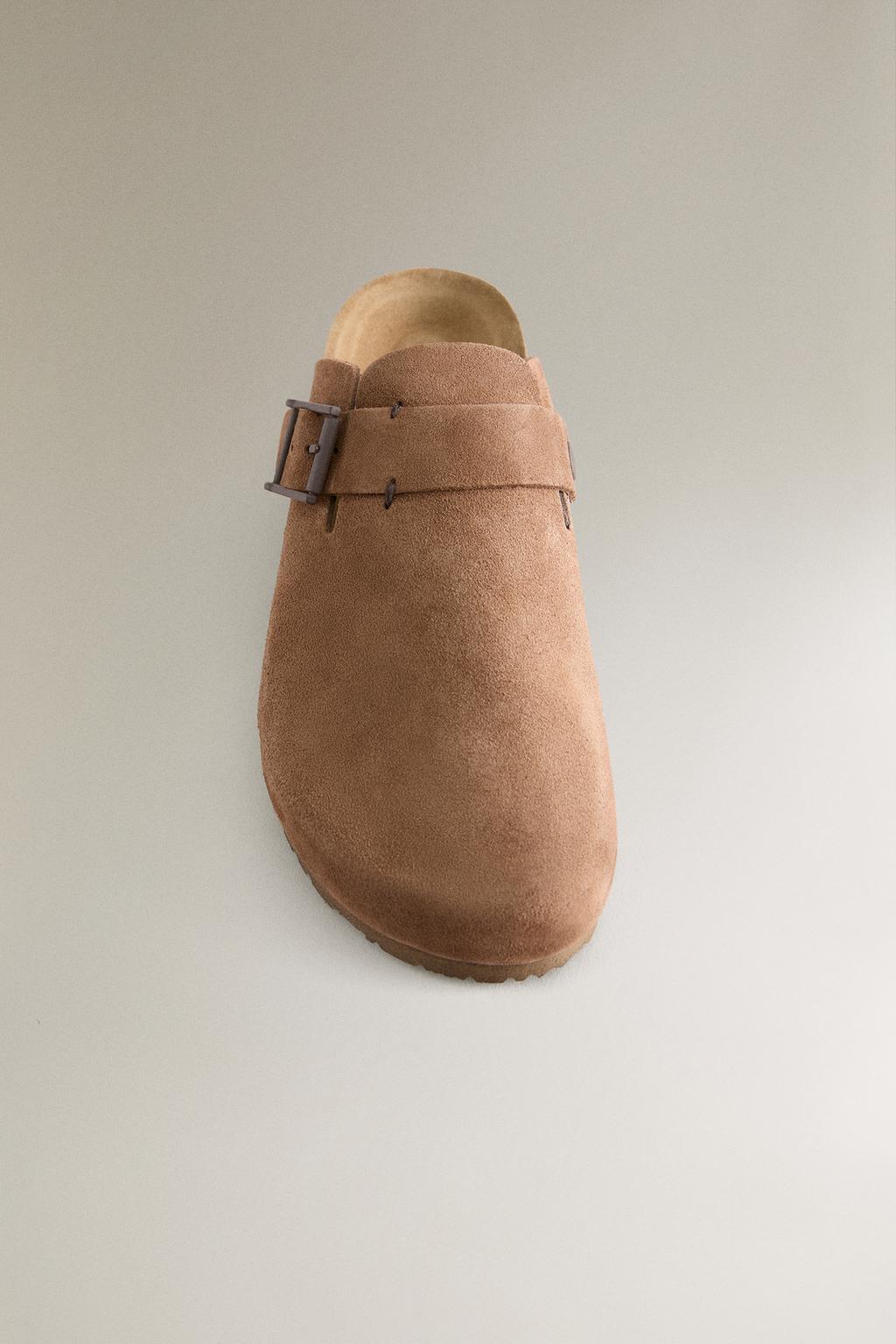 Клоги из кожи с пряжкой и деталями строчки