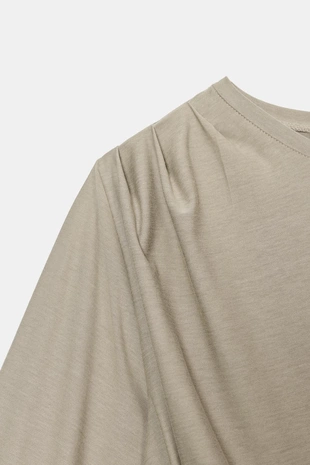 Топ асимметричного кроя с объемными рукавами- Заказать в России