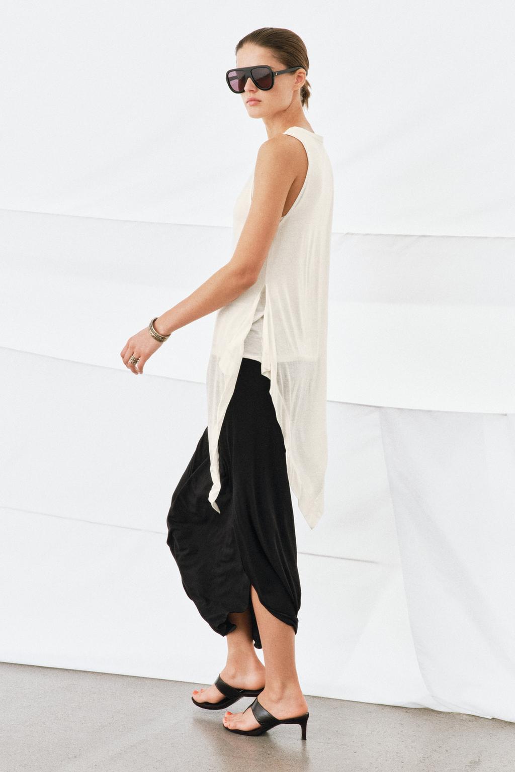 ТОП С ДВОЙНЫМ ЭФФЕКТОМ ИЗ ЛЕГКОЙ ТКАНИ