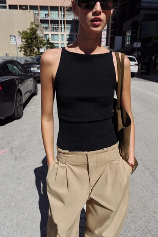 Топ с горловиной халтер в рубчик- Заказать в России