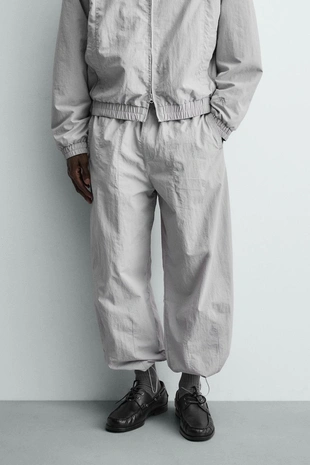 Джоггеры из высокотехнологичной ткани с контрастными лампасами- Заказать в России