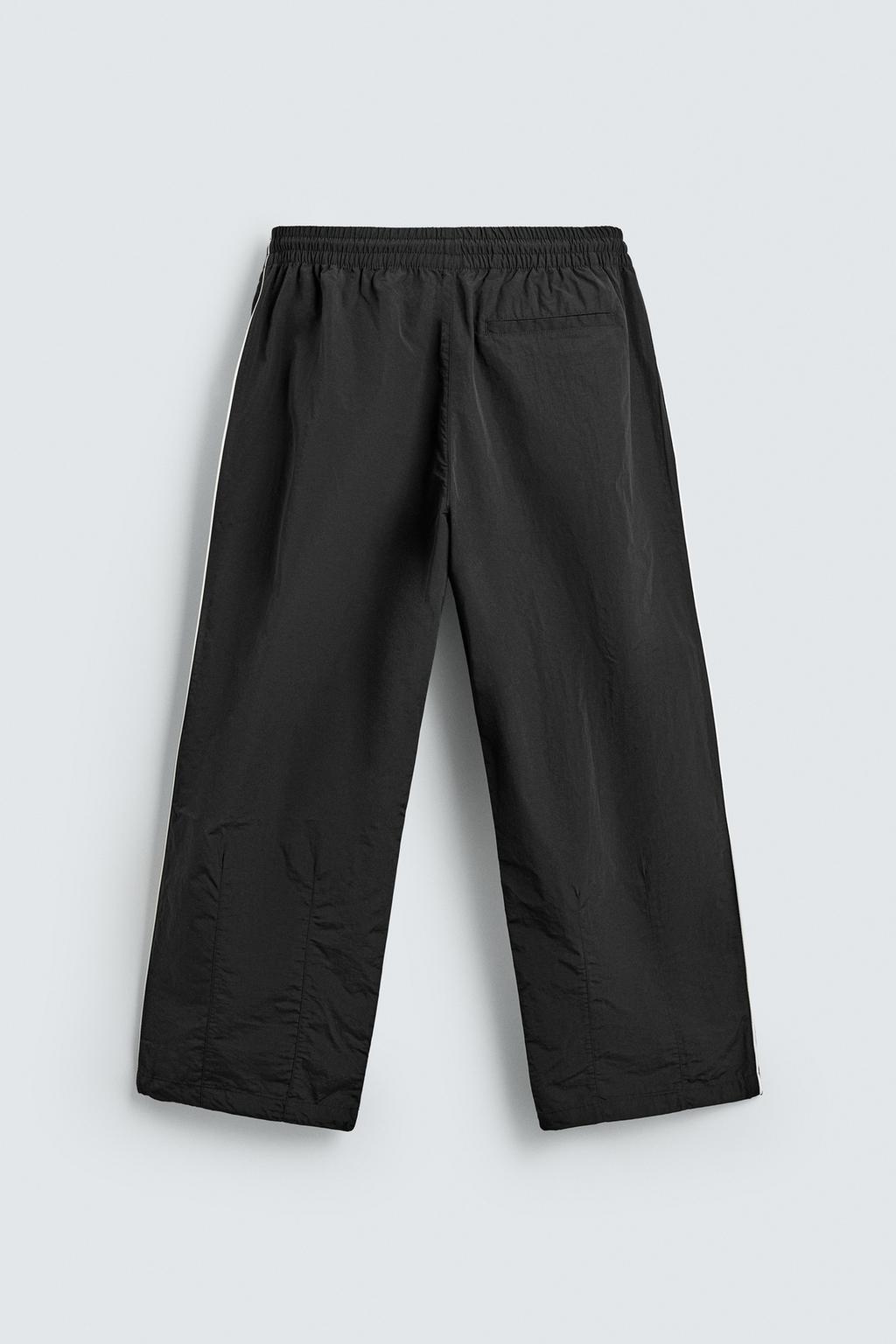 ТЕХНИЧЕСКИЕ БРЮКИ-ДЖОГГЕРЫ С КОНТРАСТНЫМИ ПОЛОСАМИ