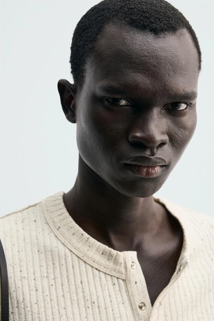 Футболка в рубчик с воротником на кнопках- Заказать в России