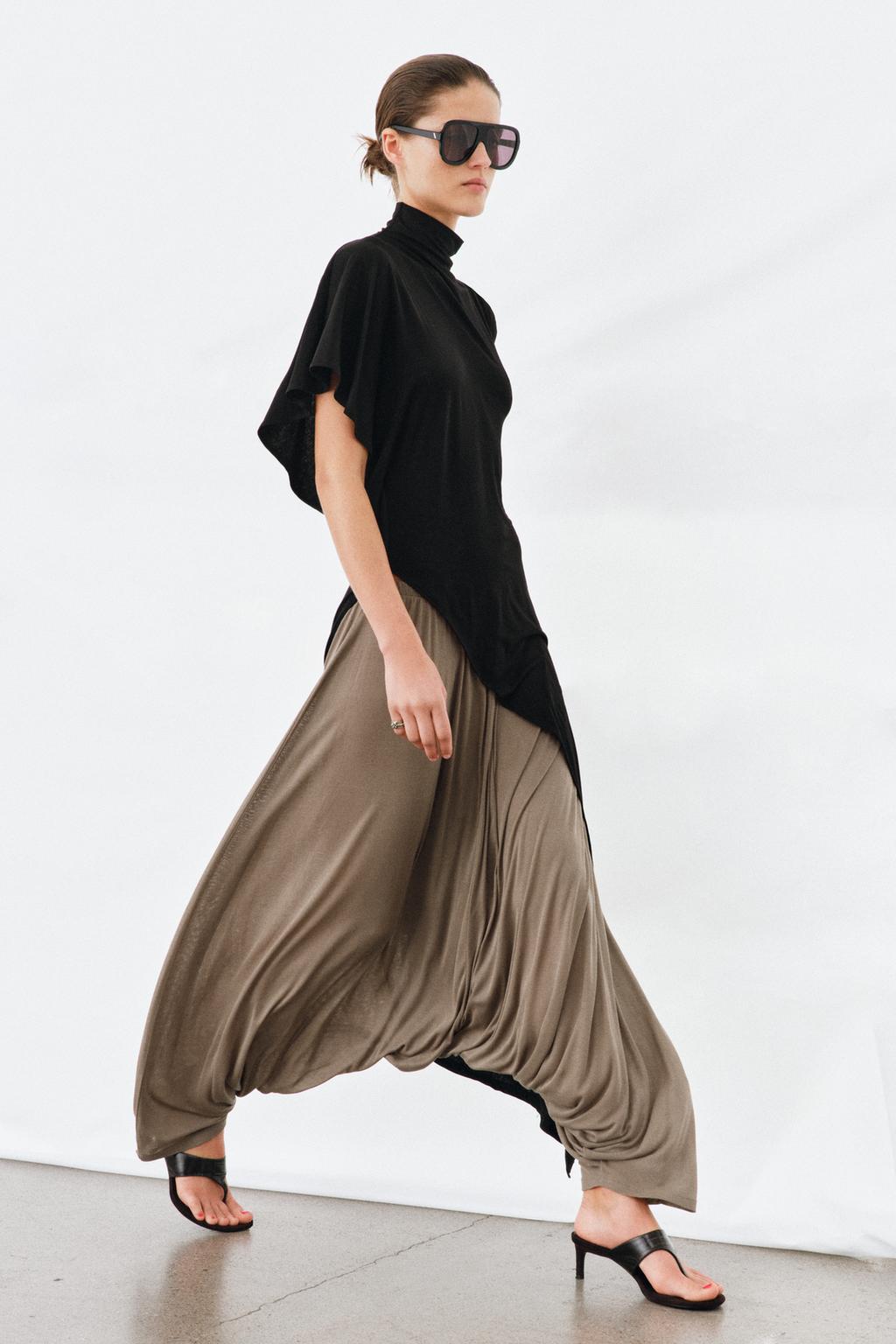 СВОБОДНЫЕ СТРУЯЩИЕСЯ БРЮКИ