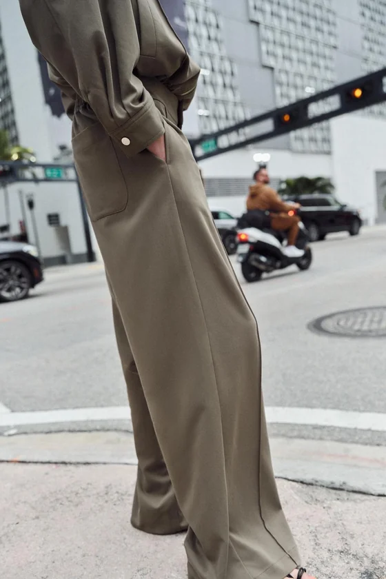 ПРЯМЫЕ БРЮКИ С ДЕКОРАТИВНОЙ СТРОЧКОЙ