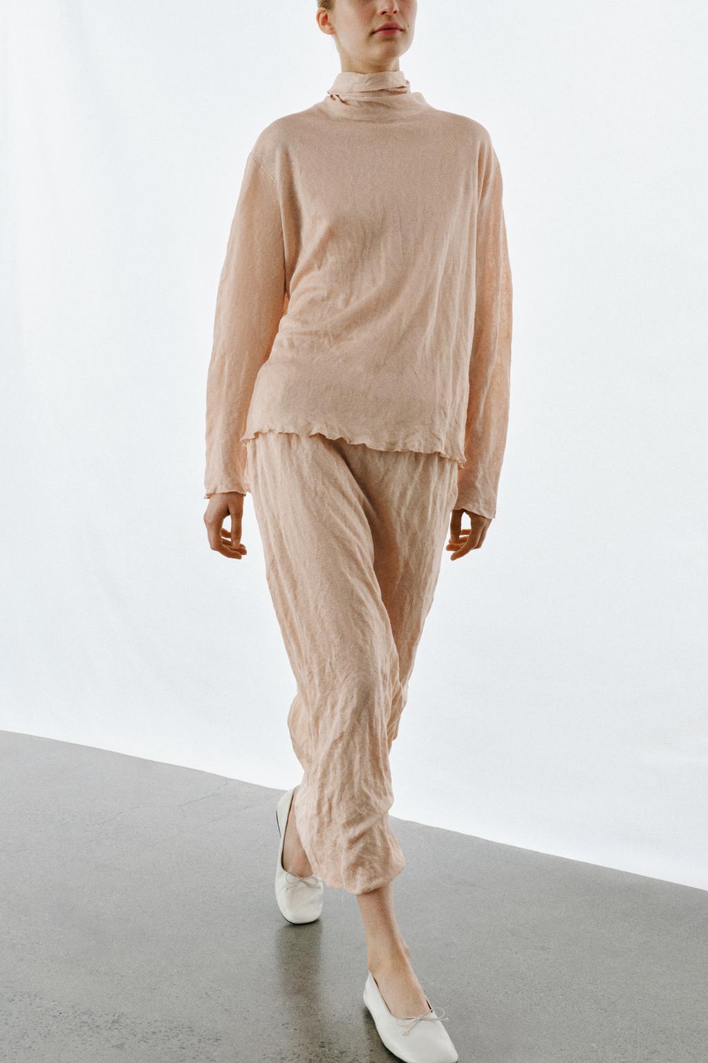 ВЯЗАНЫЙ СВИТЕР С БАНТОМ И ЖАТЫМ ЭФФЕКТОМ