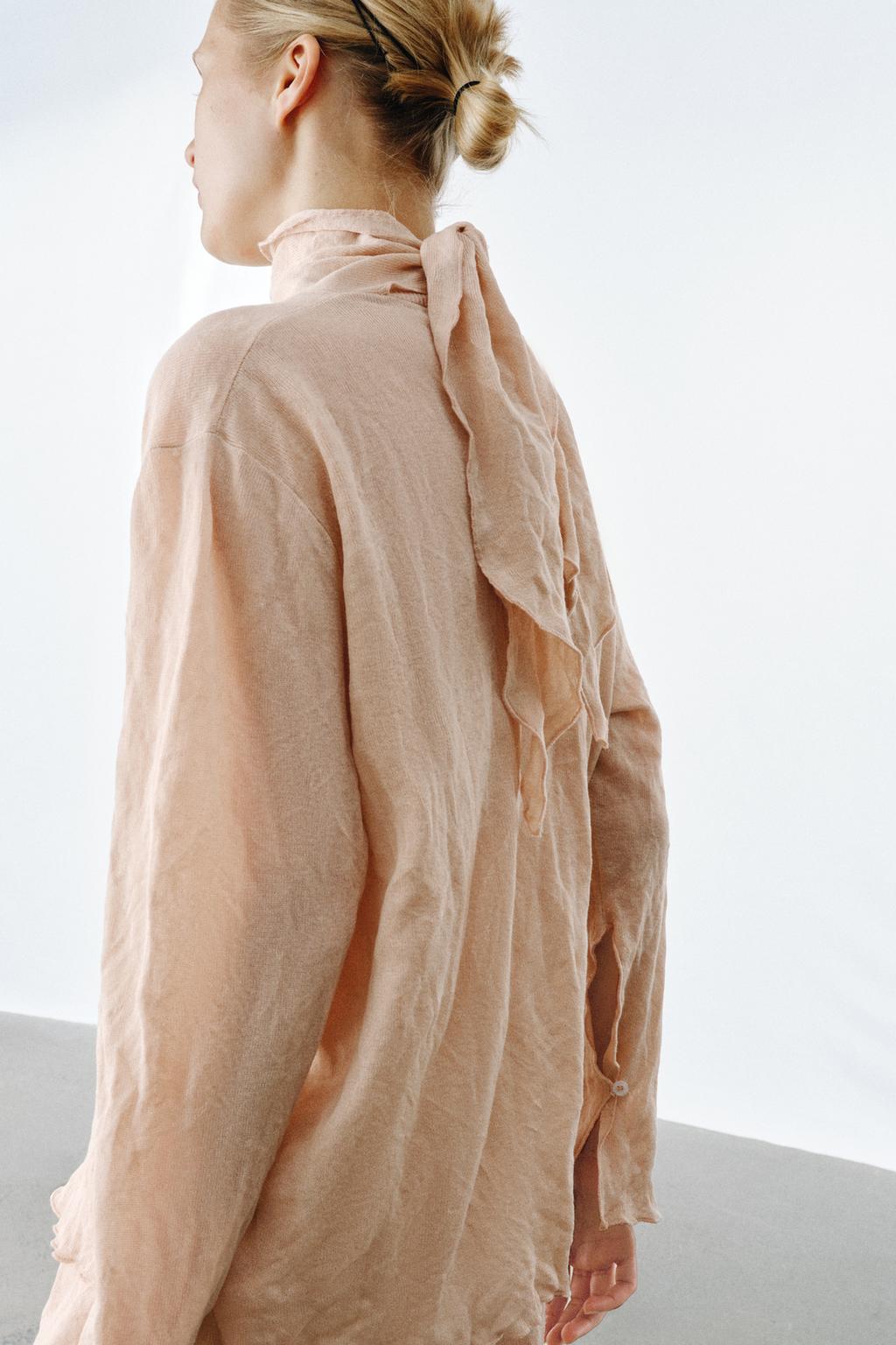 ВЯЗАНЫЙ СВИТЕР С БАНТОМ И ЖАТЫМ ЭФФЕКТОМ