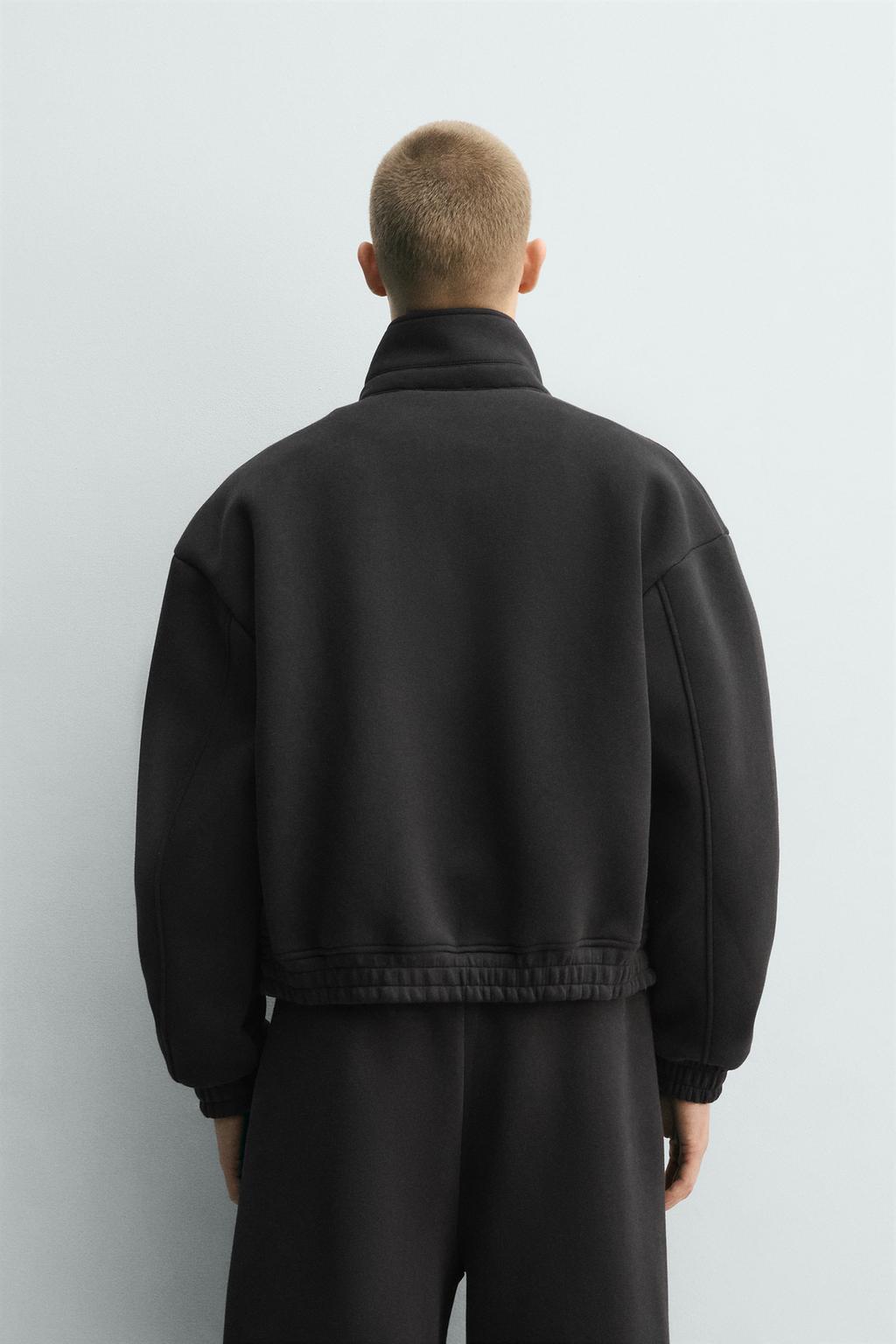 УКОРОЧЕННАЯ КУРТКА ИЗ ВЫСОКОТЕХНОЛОГИЧНОЙ ТКАНИ