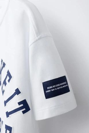 Футболка в стиле преппи с надписью