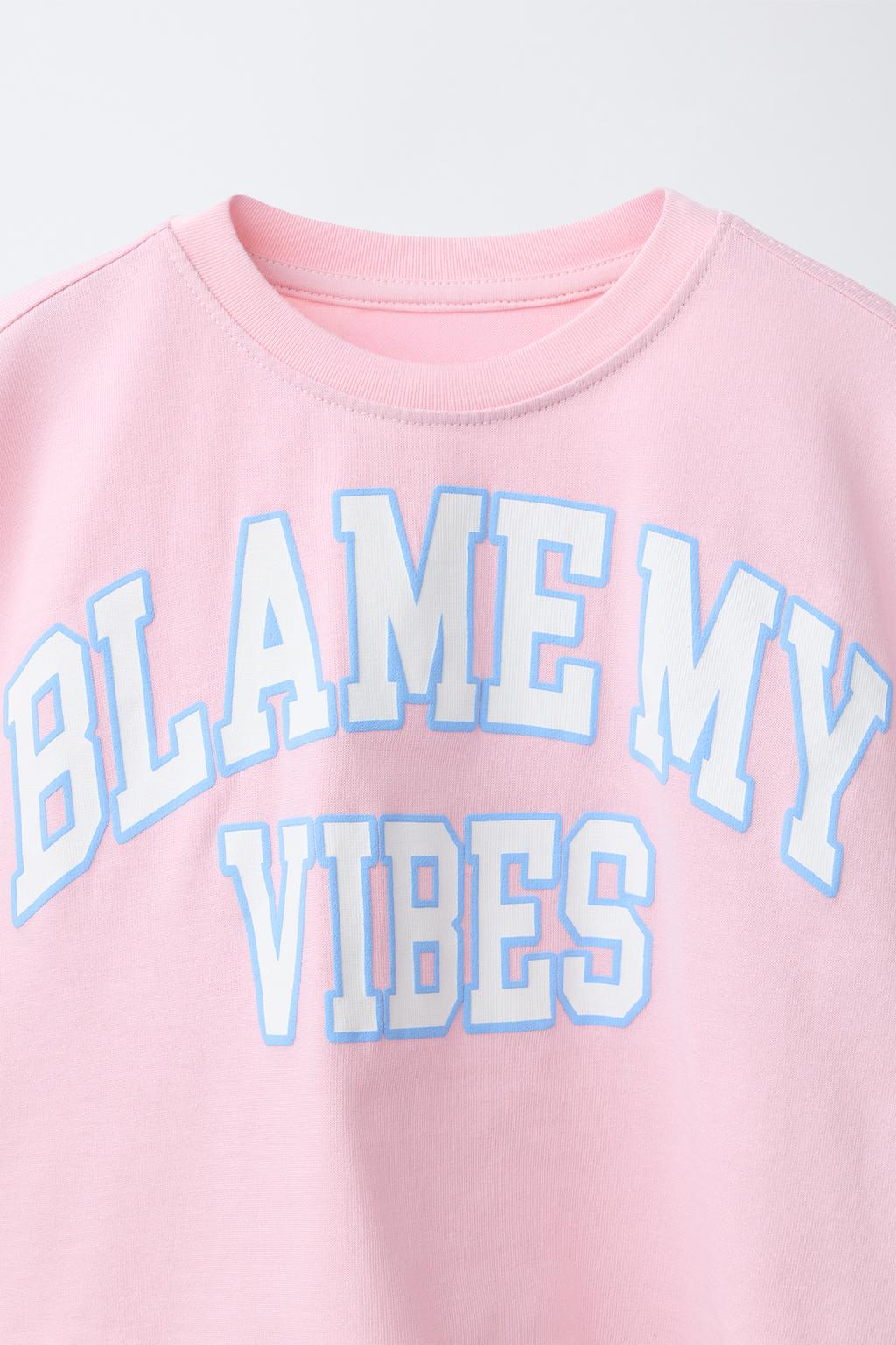 ФУТБОЛКА В СТИЛЕ ПРЕППИ С НАДПИСЬЮ