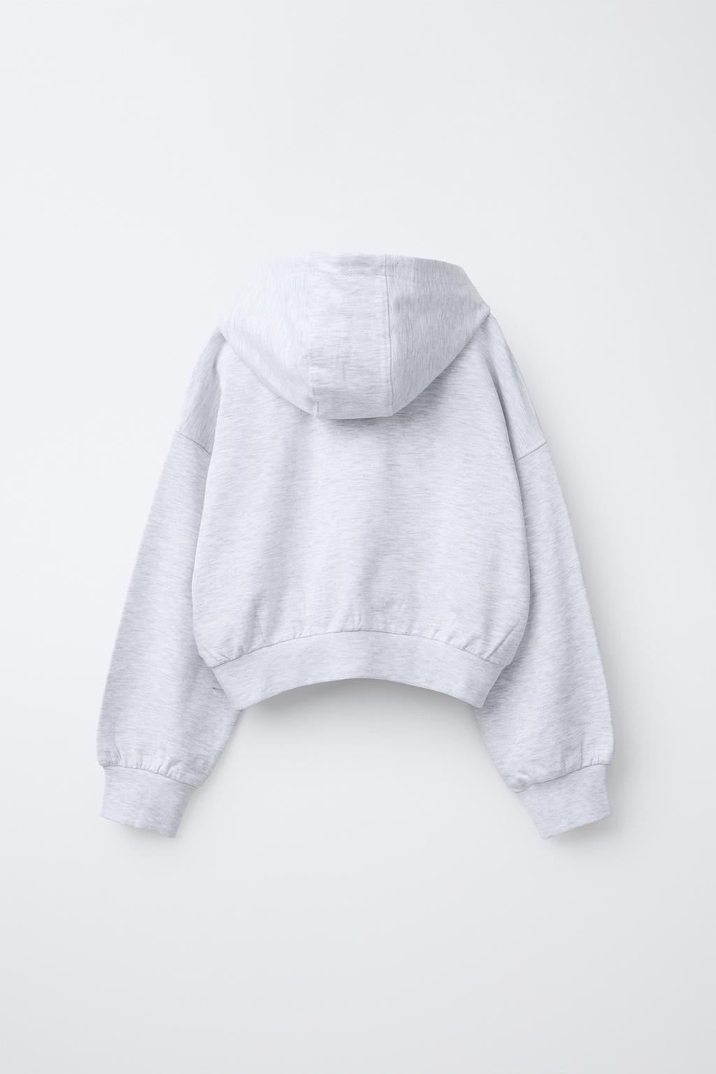 ХУДИ С РЕЛЬЕФНЫМ ТЕКСТОМ НА ГРУДИ