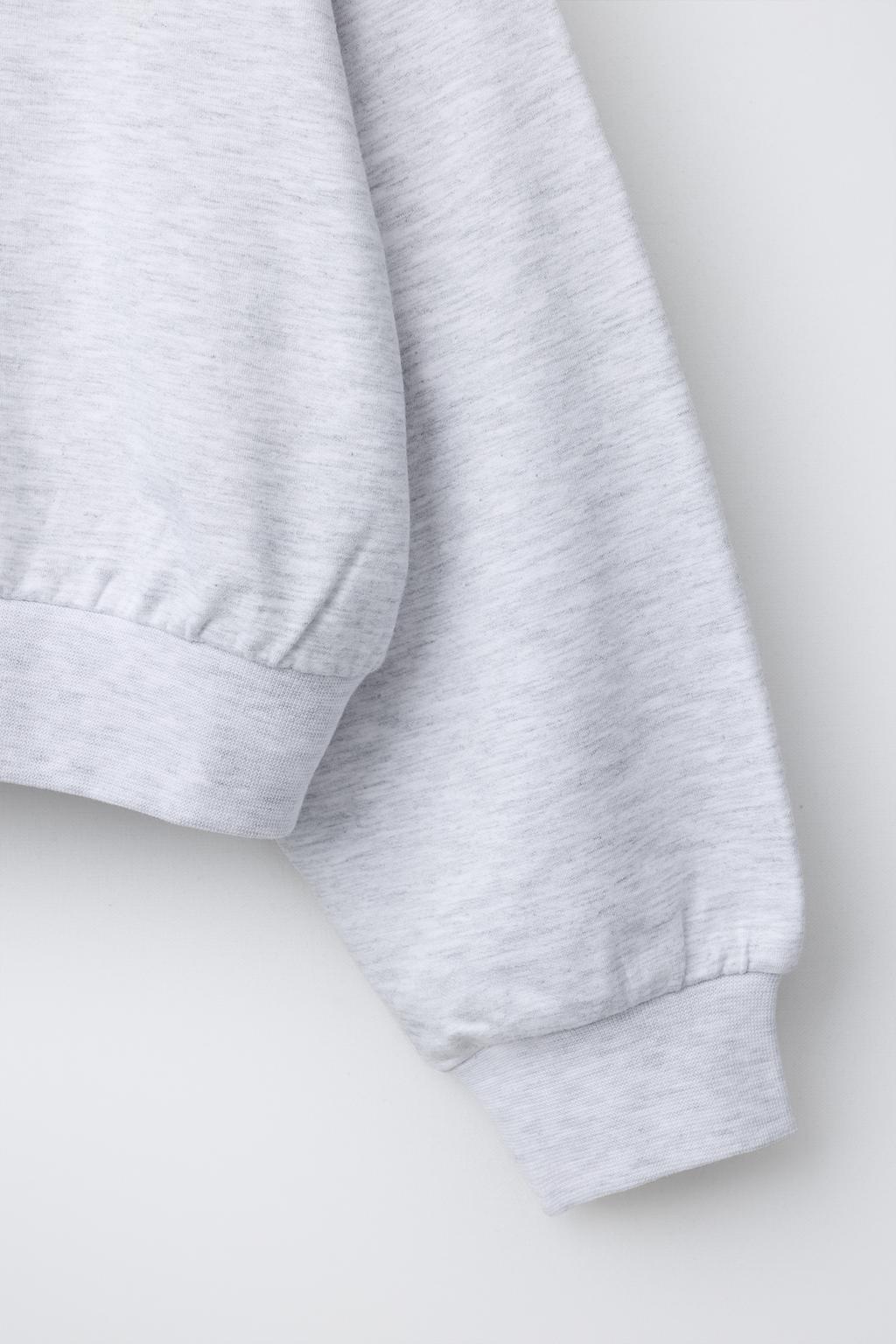 ХУДИ С РЕЛЬЕФНЫМ ТЕКСТОМ НА ГРУДИ