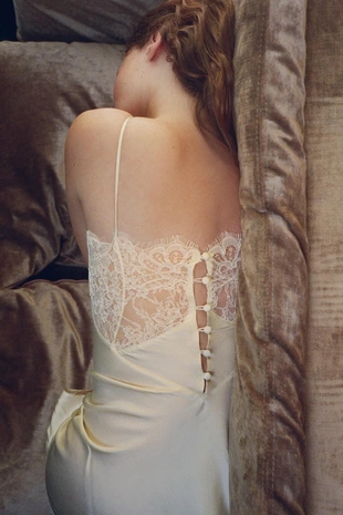 Атласное платье-комбинация с кружевом- Заказать в России