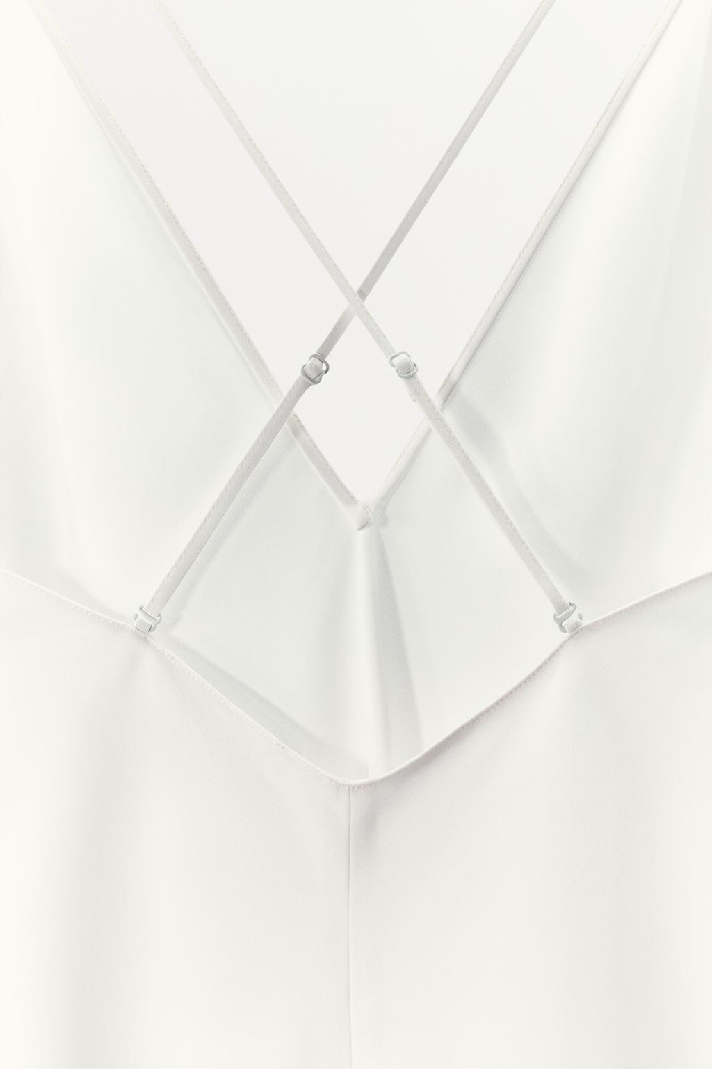 ПЛАТЬЕ-КОМБИНАЦИЯ С МНОГОФУНКЦИОНАЛЬНЫМИ БРЕТЕЛЯМИ