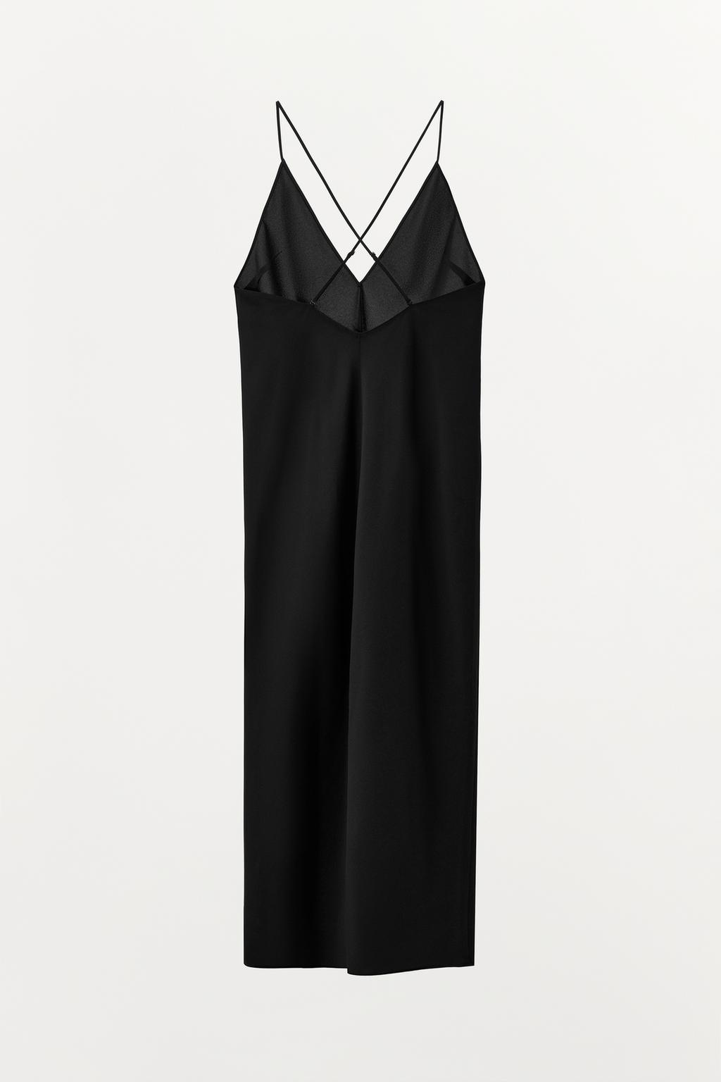 ПЛАТЬЕ-КОМБИНАЦИЯ НА МНОГОФУНКЦИОНАЛЬНЫХ БРЕТЕЛЯХ