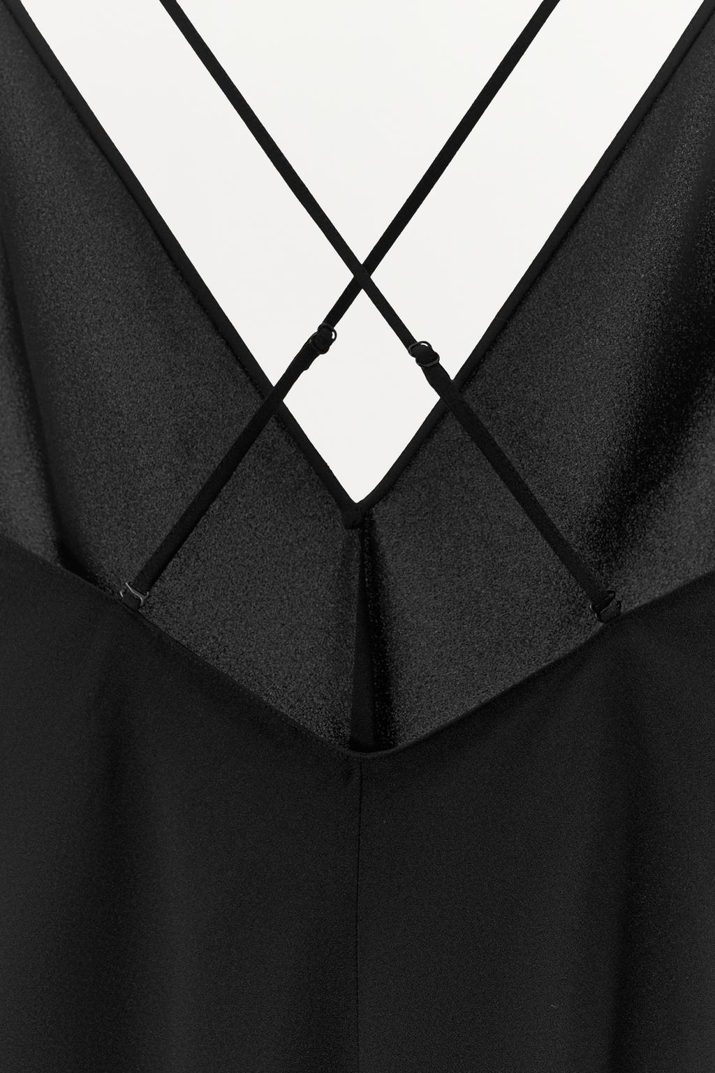 ПЛАТЬЕ-КОМБИНАЦИЯ НА МНОГОФУНКЦИОНАЛЬНЫХ БРЕТЕЛЯХ