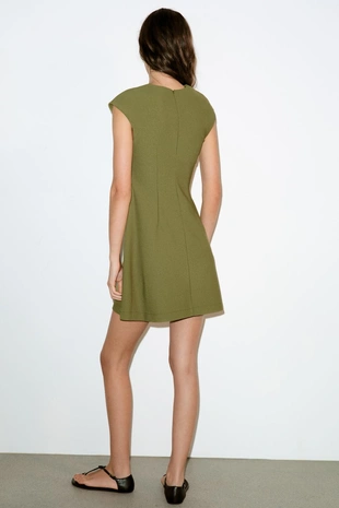 Платье из крепа с V-образным вырезом- Заказать в России