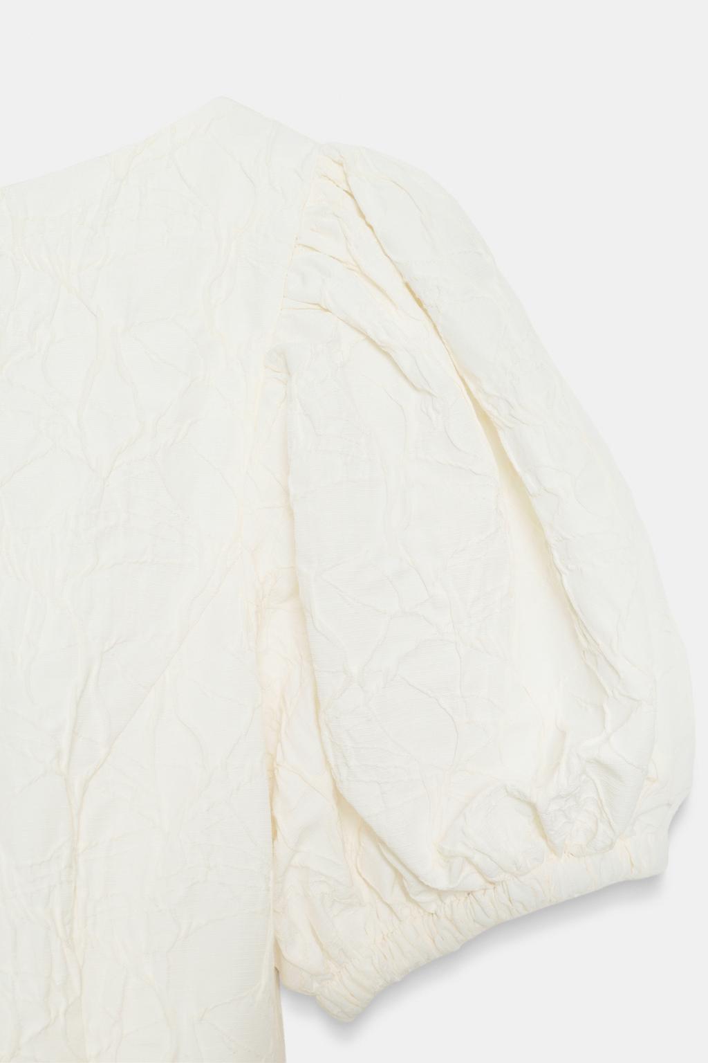 КОРОТКОЕ ЖАККАРДОВОЕ ПЛАТЬЕ-БАЛЛОН